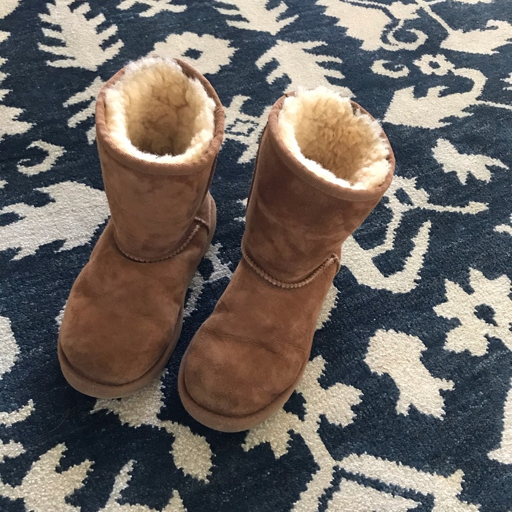 UGG